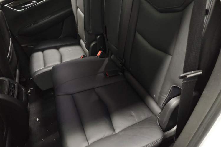 Used Cadillac XT5 2018 25T Luxury Model Left Rear Seat