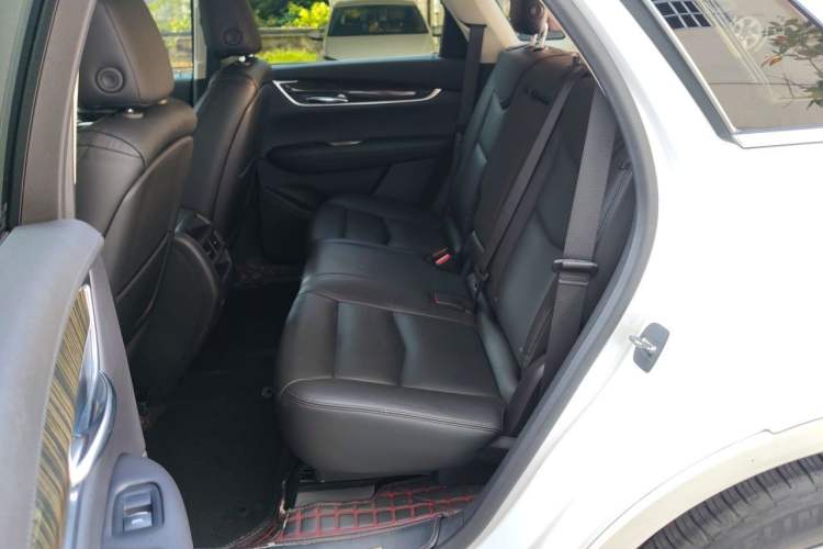 Used Cadillac XT5 2018 28T Four-Wheel Drive Luxury Model Left Rear Seat