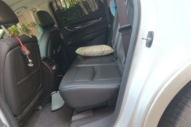 Used Cadillac XT5 2018 25T Luxury Model Left Rear Seat