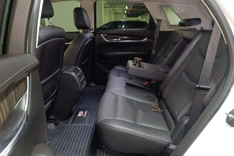 Used Cadillac XT5 2018 25T Luxury Model Left Rear Seat