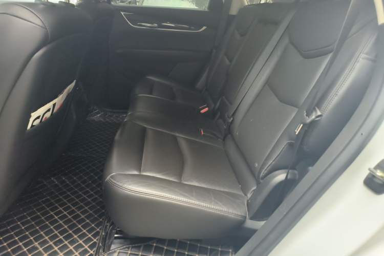 Used Cadillac XT5 2018 28T Four-Wheel Drive Luxury Model Left Rear Seat