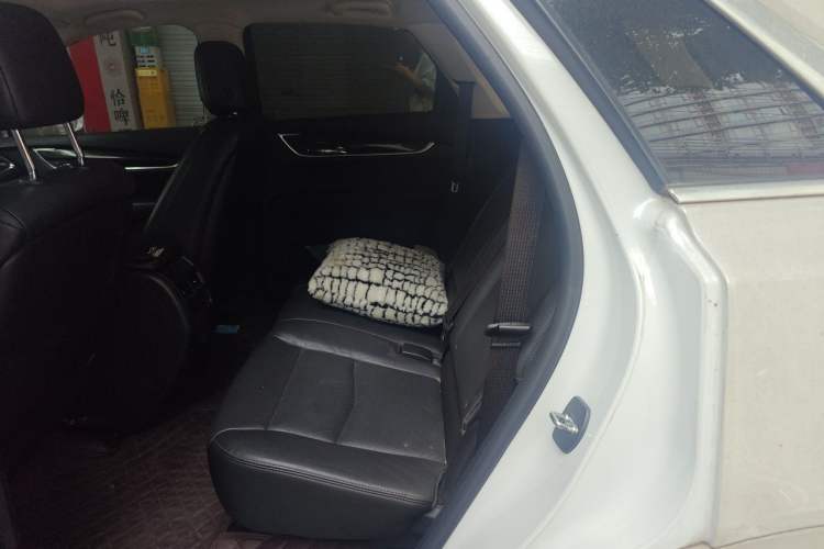 Used Cadillac XT5 2018 28T Four-Wheel Drive Luxury Model Left Rear Seat