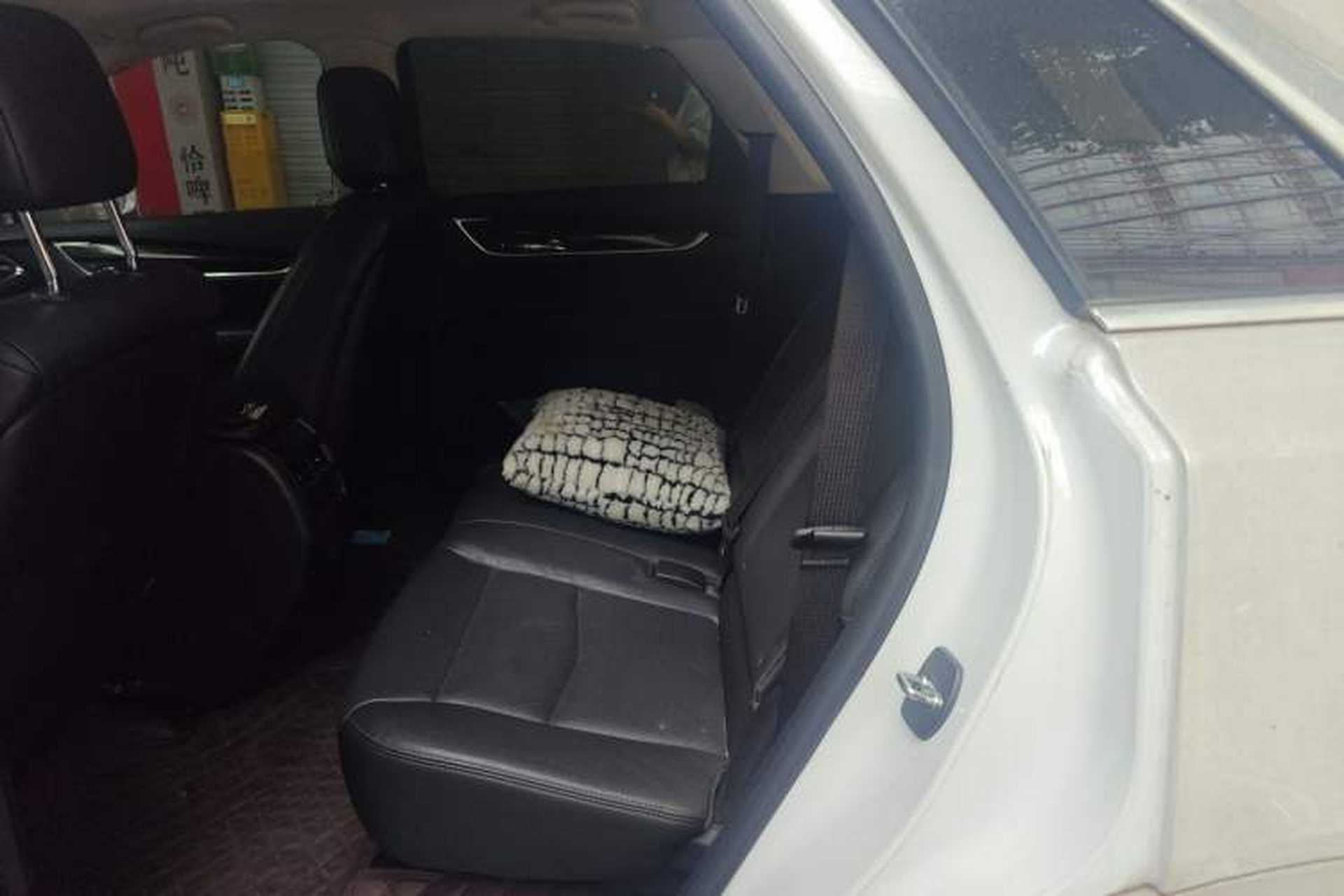 Used Cadillac XT5 2018 28T Four-Wheel Drive Luxury Model Left Rear Seat