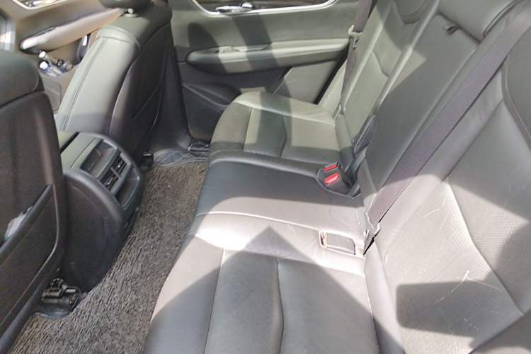 Used Cadillac XT5 2018 28T Four-Wheel Drive Luxury Model Left Rear Seat