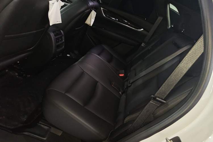 Used Cadillac XT5 2018 28E Four-Wheel Drive Tech Version Left Rear Seat