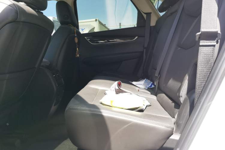 Used Cadillac XT5 2018 28T Four-Wheel Drive Luxury Model Left Rear Seat