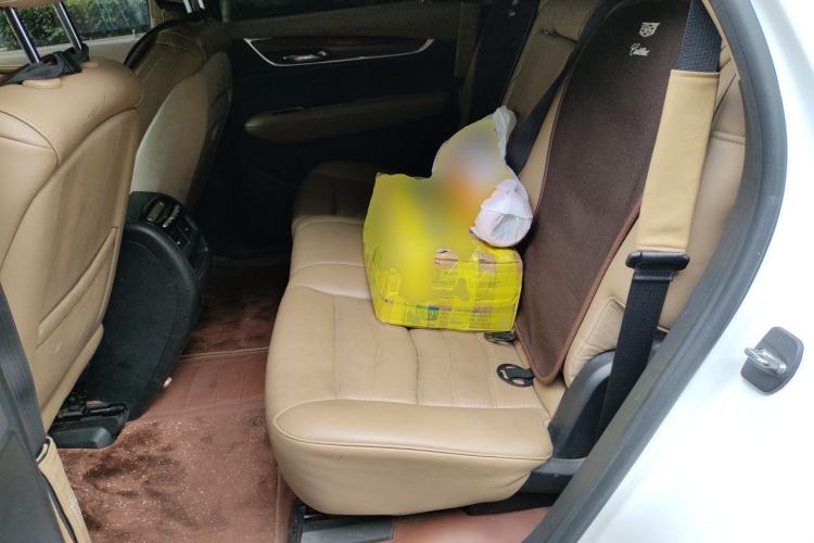 Used Cadillac XT5 2018 28E 4x4 Platinum Edition Left Rear Seat