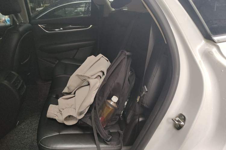 Used Cadillac XT5 2018 25T Luxury Model Left Rear Seat