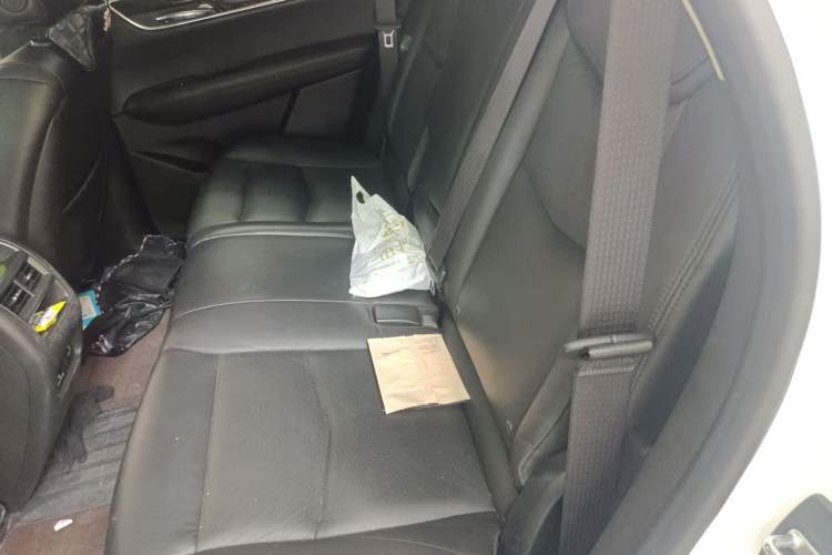 Used Cadillac XT5 2018 28T Four-Wheel Drive Luxury Model Left Rear Seat