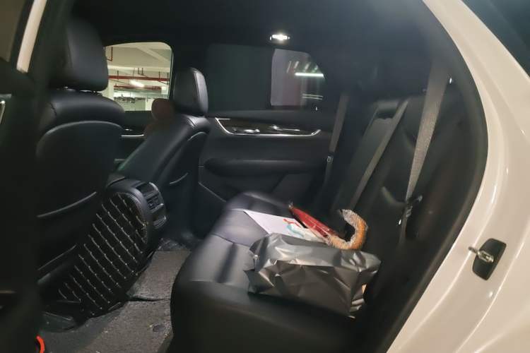 Used Cadillac XT5 2018 28E Four-Wheel Drive Tech Version Left Rear Seat