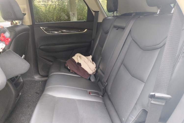 Used Cadillac XT5 2018 28T Four-Wheel Drive Luxury Model Left Rear Seat