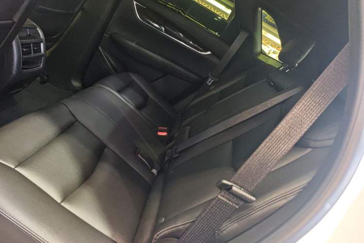Used Cadillac XT5 2018 28E Four-Wheel Drive Tech Version Left Rear Seat