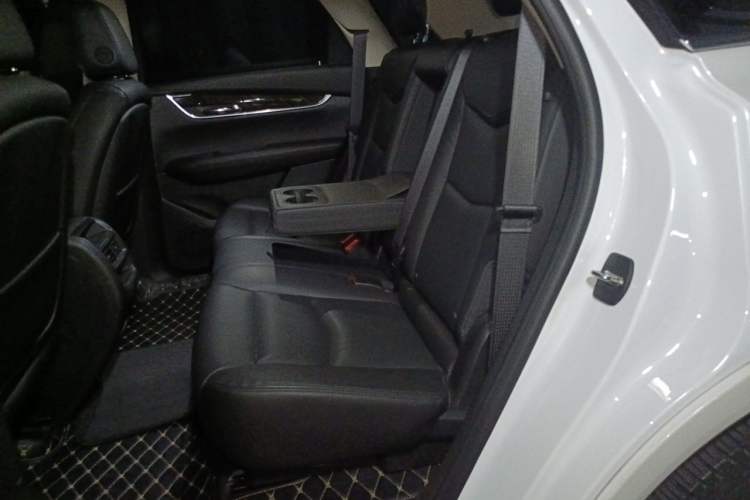Used Cadillac XT5 2018 25T Luxury Model Left Rear Seat