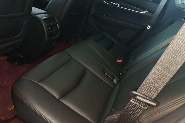 Used Cadillac XT5 2018 28E Four-Wheel Drive Tech Version Left Rear Seat