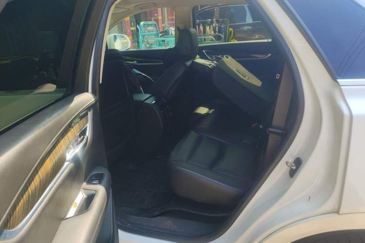 Used Cadillac XT5 2018 25T Luxury Model Left Rear Seat