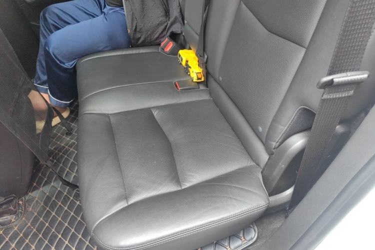 Used Cadillac XT5 2018 25T Luxury Model Left Rear Seat