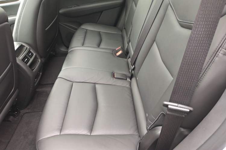 Used Cadillac XT5 2018 28T Four-Wheel Drive Luxury Model Left Rear Seat