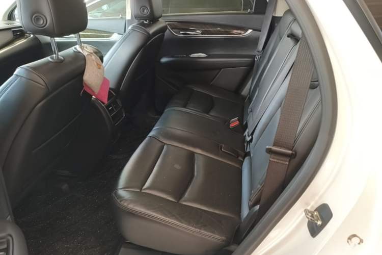 Used Cadillac XT5 2018 28T Four-Wheel Drive Luxury Model Left Rear Seat
