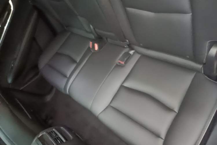 Used Cadillac XT5 2018 28E Four-Wheel Drive Tech Version Left Rear Seat