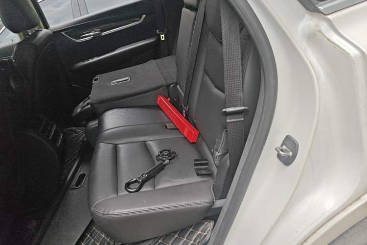 Used Cadillac XT5 2018 25T Luxury Model Left Rear Seat