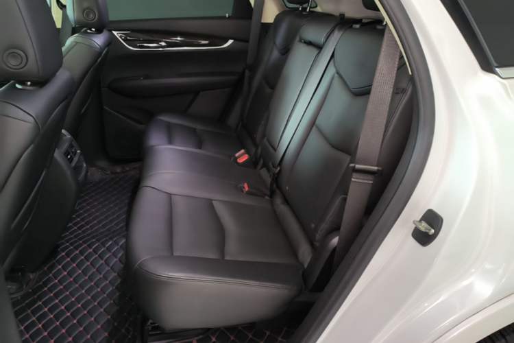 Used Cadillac XT5 2018 28T Four-Wheel Drive Luxury Model Left Rear Seat