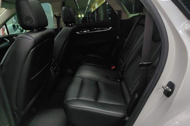 Used Cadillac XT5 2018 25T Luxury Model Left Rear Seat