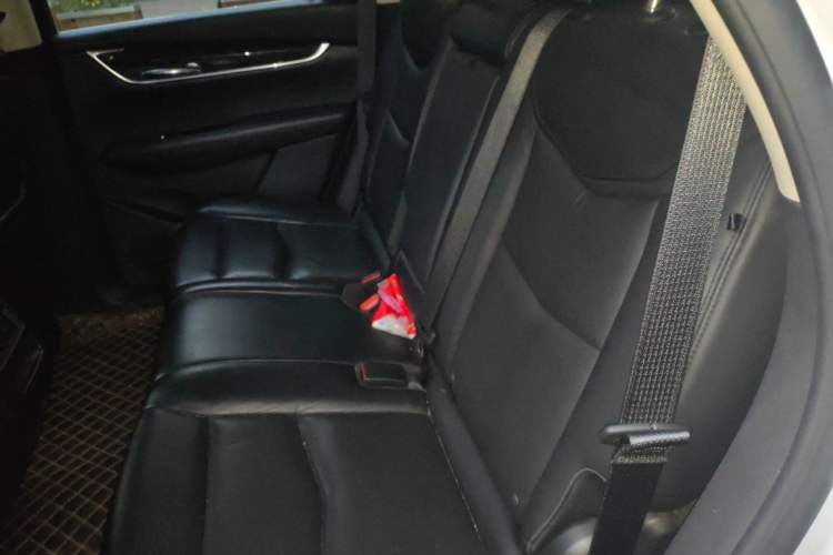 Used Cadillac XT5 2018 28T Four-Wheel Drive Luxury Model Left Rear Seat
