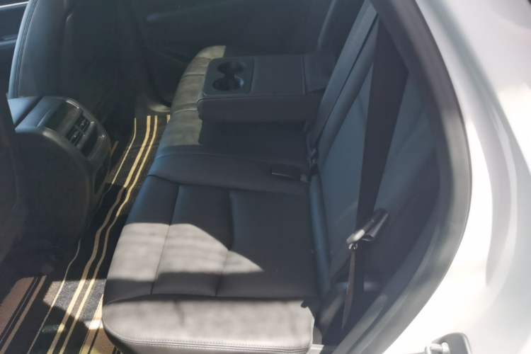 Used Cadillac XT5 2018 25T Luxury Model Left Rear Seat
