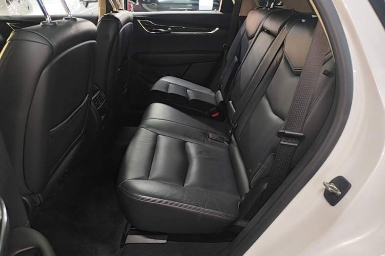 Used Cadillac XT5 2018 25T Luxury Model Left Rear Seat