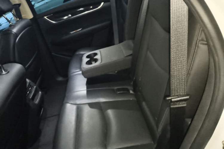 Used Cadillac XT5 2018 25T Luxury Model Left Rear Seat