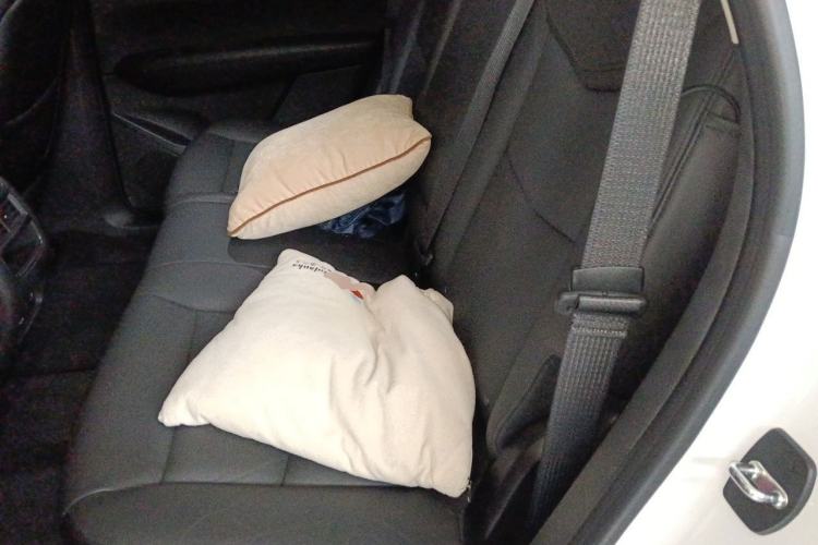 Used Cadillac XT5 2018 28T Four-Wheel Drive Luxury Model Left Rear Seat