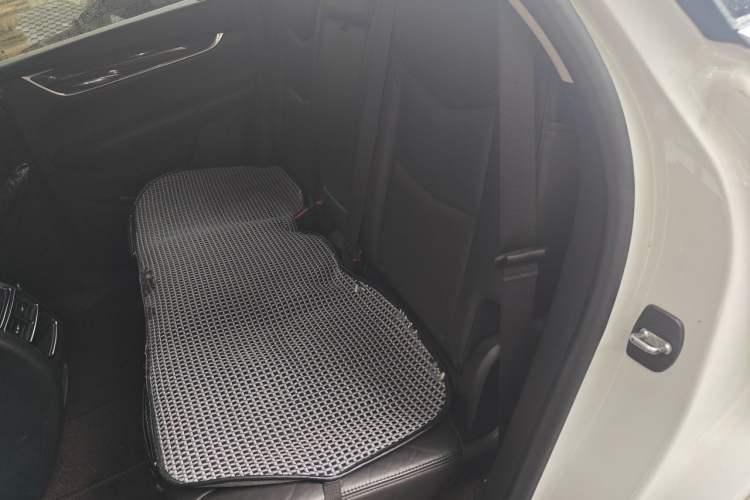 Used Cadillac XT5 2018 25T Luxury Model Left Rear Seat