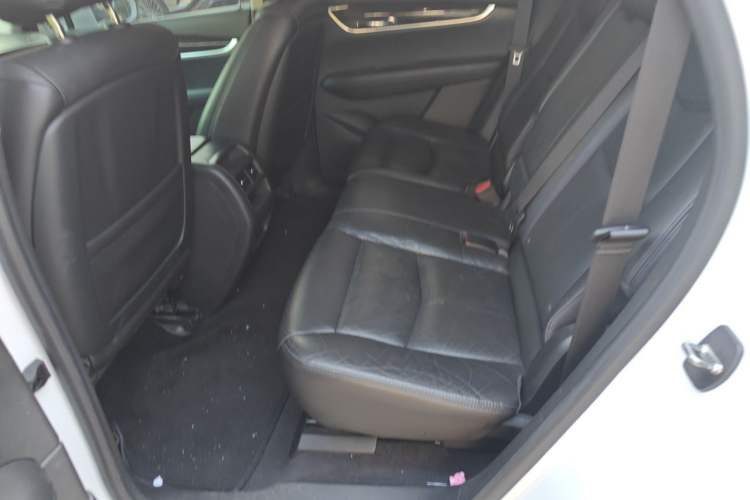 Used Cadillac XT5 2018 28T Four-Wheel Drive Luxury Model Left Rear Seat