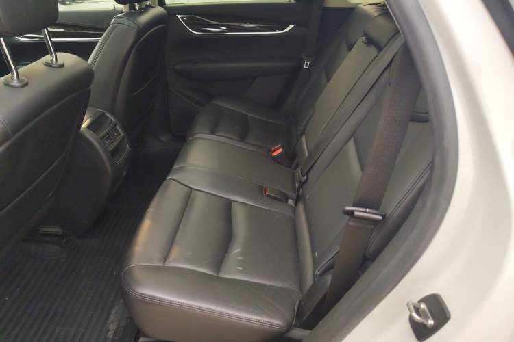 Used Cadillac XT5 2018 25T Luxury Model Left Rear Seat