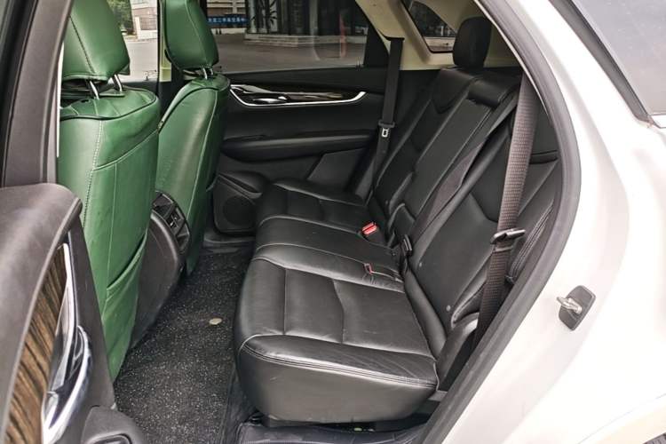 Used Cadillac XT5 2018 25T Luxury Model Left Rear Seat