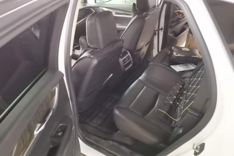 Used Cadillac XT5 2018 25T Luxury Model Left Rear Seat