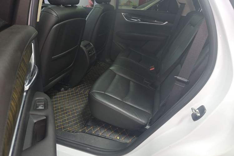Used Cadillac XT5 2018 25T Luxury Model Left Rear Seat