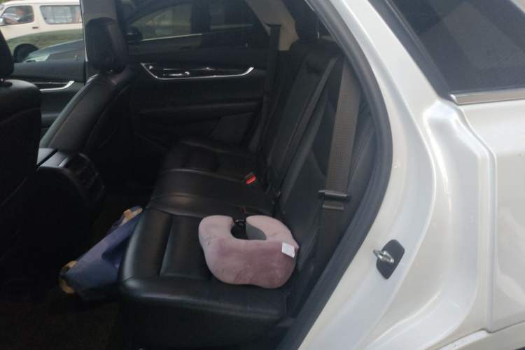 Used Cadillac XT5 2018 25T Luxury Model Left Rear Seat