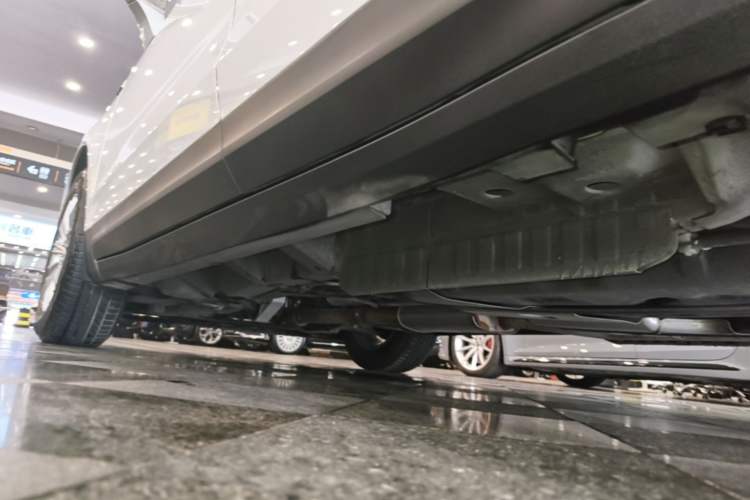 Used Cadillac XT5 2018 25T Tech Model Left Side Sill