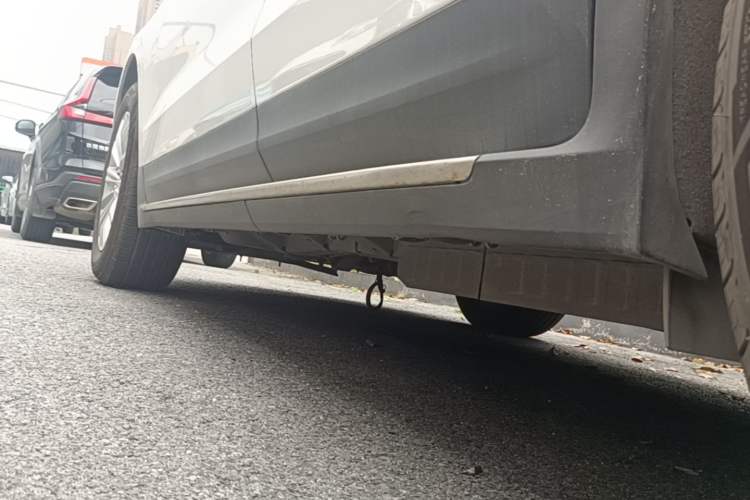 Used Cadillac XT5 2018 25T Tech Model Left Side Sill