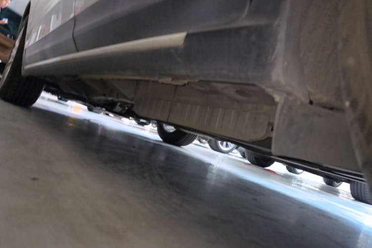 Used Cadillac XT5 2018 28E Four-Wheel Drive Tech Version Left Side Sill