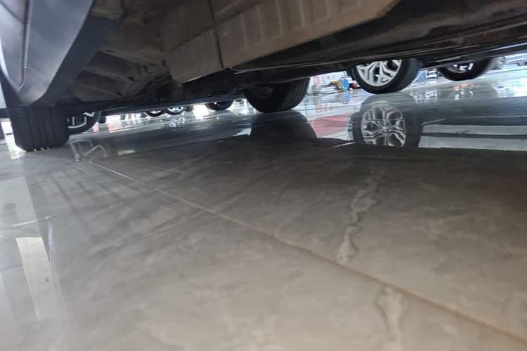 Used Cadillac XT5 2018 28E Four-Wheel Drive Tech Version Left Side Sill