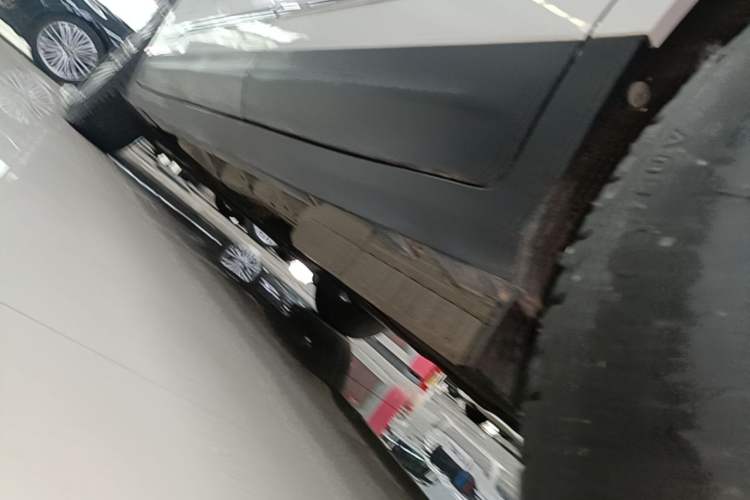 Used Cadillac XT5 2018 25T Luxury Model Left Side Sill