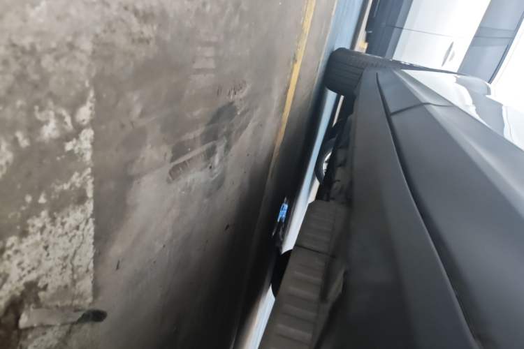 Used Cadillac XT5 2018 28E Four-Wheel Drive Tech Version Left Side Sill