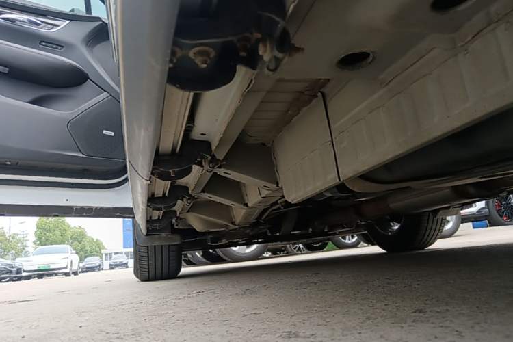 Used Cadillac XT5 2018 25T Luxury Model Left Side Sill