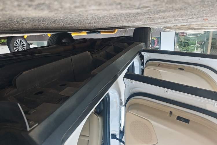 Used Cadillac XT5 2018 25T Luxury Model Left Side Sill
