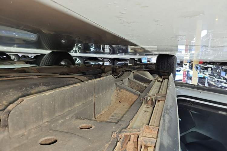 Used Cadillac XT5 2018 28E Four-Wheel Drive Tech Version Left Side Sill