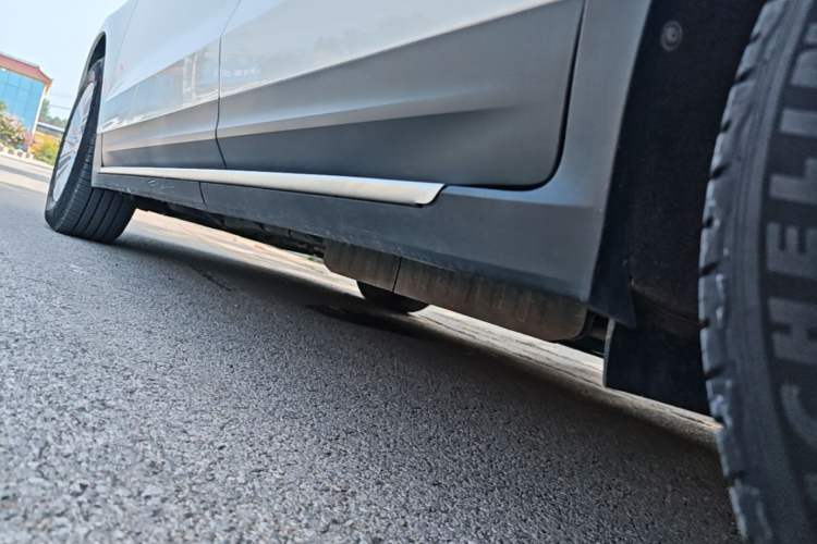 Used Cadillac XT5 2018 28E Four-Wheel Drive Tech Version Left Side Sill