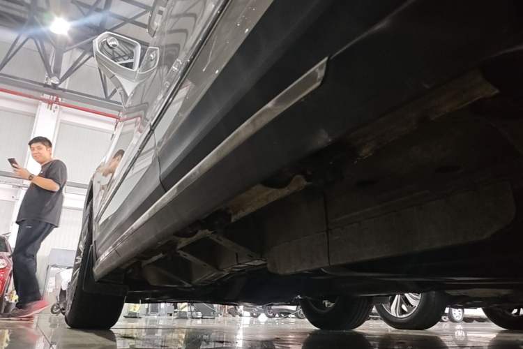 Used Cadillac XT5 2018 25T Luxury Model Left Side Sill