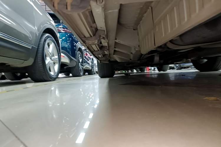 Used Cadillac XT5 2018 28T Four-Wheel Drive Luxury Model Left Side Sill